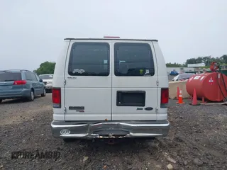 2012 Ford Econoline Cargo Commercial z VIN 1FTNE2EL2CDB16707, wystawiony jako IAAI lot #42358039 z przebiegiem 250 186 mil mil oraz . Historia ofert i sprzedaży dostępna na DreamBid. Obrazek 16.