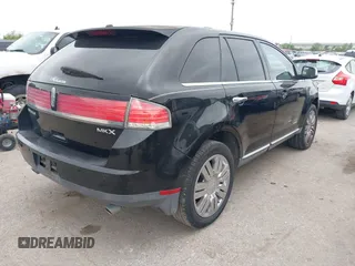 2008 Lincoln MKX z VIN 2LMDU68CX8BJ24813, wystawiony jako IAAI lot #41927383 z przebiegiem 225 516 mil mil oraz . Historia ofert i sprzedaży dostępna na DreamBid. Obrazek 4.