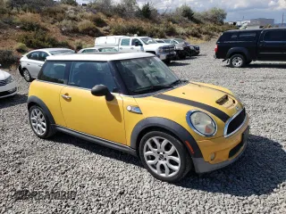 2008 MINI Hardtop S z VIN WMWMF735X8TV34162, wystawiony jako Copart lot #66290635 z przebiegiem 107 980 mil mil oraz Czysty tytuł • Clean title. Historia ofert i sprzedaży dostępna na DreamBid. Obrazek 4.