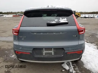 2020 Volvo XC40 Momentum with VIN YV4162UK3L2180557, listed as a Copart auction lot 44584035 with Not provided miles and Non repairable. Bid and sale history available at DreamBid. Image 6.