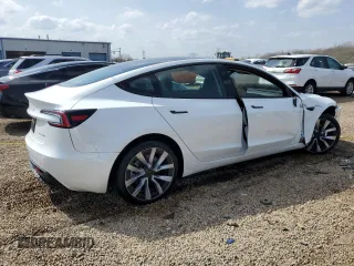 2025 Tesla Model 3 Long Range z VIN 5YJ3E1EB1SF962360, wystawiony jako Copart lot #54586115 z przebiegiem 391 mil mil oraz Szkoda całkowita • Salvage title. Historia ofert i sprzedaży dostępna na DreamBid. Obrazek 3.