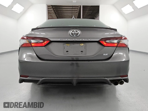 2022 Toyota Camry SE z VIN 4T1G11AK5NU686954, wystawiony jako Copart lot #59572575 z przebiegiem 115 123 mil mil oraz Czysty tytuł • Clean title. Historia ofert i sprzedaży dostępna na DreamBid. Obrazek 6.