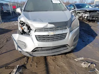 2016 Chevrolet Trax LS with VIN KL7CJKSB1GB695184, listed as a IAAI auction lot 41488203 with 113,410 mi miles. Bid and sale history available at carsss.com. Image 6.