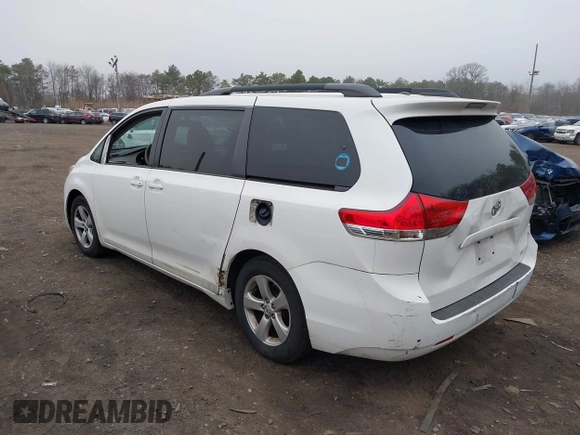 2014 Toyota Sienna LE AAS z VIN 5TDKK3DC9ES511199, wystawiony jako IAAI lot #41901669 z przebiegiem 267 510 mil mil oraz . Historia ofert i sprzedaży dostępna na DreamBid. Obrazek 3.