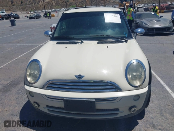 2006 MINI Hardtop с VIN WMWRC33586TK71206, выставлен на аукционе IAAI как лот 42687287 с пробегом 138 086 миль миль и . История ставок и продаж доступна на DreamBid. Изображение 6.