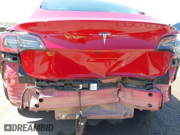 2023 Tesla Model 3 z VIN 5YJ3E1EA6PF566326, wystawiony jako IAAI lot #42687125 z przebiegiem 43 548 mil mil oraz . Historia ofert i sprzedaży dostępna na DreamBid. Obrazek 6.