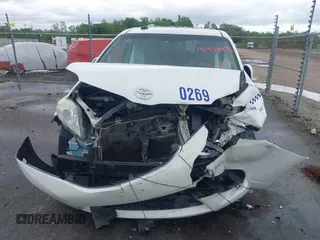 2017 Toyota Sienna LE Auto Access Seat with VIN 5TDKZ3DCXHS896658, listed as a IAAI auction lot 41973933 with 1 mi miles. Bid and sale history available at carsss.com. Image 6.