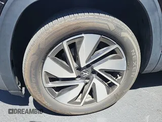 2024 Volkswagen Atlas SE with VIN 1V2HR2CA7RC565297, listed as a IAAI auction lot 42844488 with 24,398 mi miles and . Bid and sale history available at DreamBid. Image 56.