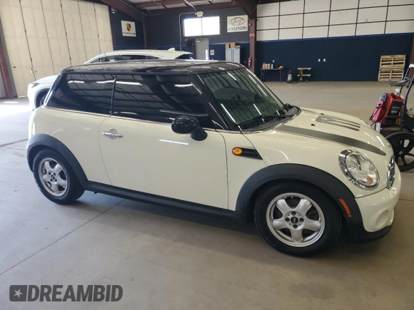 2011 MINI Hardtop with VIN WMWSU3C56BT098018, listed as a Copart auction lot 55075405 with 130,889 mi miles and Clean Title. Bid and sale history available at DreamBid. Image 4.