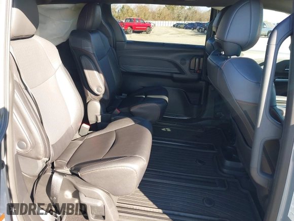 2024 Toyota Sienna XSE with VIN 5TDXRKEC0RS199029, listed as a IAAI auction lot 41426804 with 29,681 mi miles. Bid and sale history available at carsss.com. Image 8.