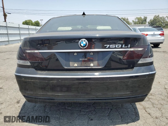 2006 BMW 7 Series 750Li z VIN WBAHN83566DT34946, wystawiony jako Copart lot #58807725 z przebiegiem 108 888 mil mil oraz Czysty tytuł • Clean title. Historia ofert i sprzedaży dostępna na DreamBid. Obrazek 6.
