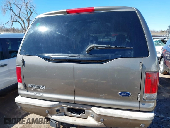 2005 Ford Excursion Limited с VIN 1FMSU43P25EB76602, выставлен на аукционе IAAI как лот 41712613 с пробегом Не указан миль и . История ставок и продаж доступна на DreamBid. Изображение 17.