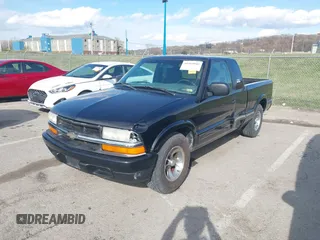2001 Chevrolet S-10 LS with VIN 1GCCS19W818150784, listed as a IAAI auction lot 41864042 with 103,561 mi miles and . Bid and sale history available at DreamBid. Image 18.