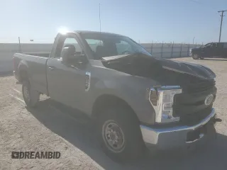 2019 Ford Super Duty F-250 SRW XL with VIN 1FTBF2B63KED10878, listed as a Copart auction lot 52394075 with 61,033 mi miles and Salvage Title. Bid and sale history available at carsss.com. Image 4.