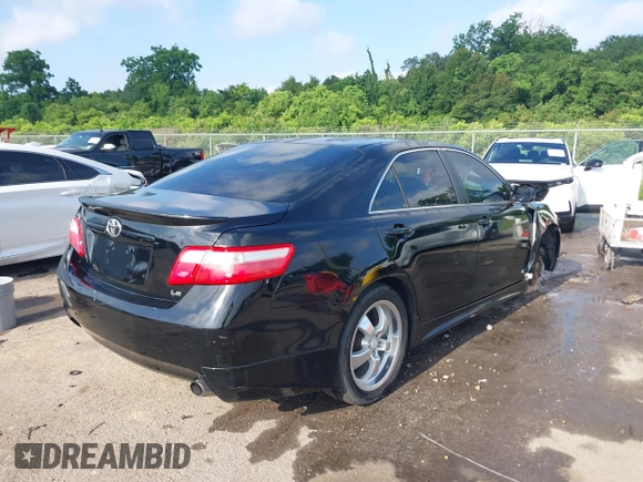 2008 Toyota Camry LE z VIN 4T1BE46K98U248029, wystawiony jako IAAI lot #42228084 z przebiegiem 108 006 mil mil oraz . Historia ofert i sprzedaży dostępna na DreamBid. Obrazek 4.