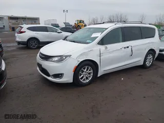2020 Chrysler Pacifica Touring L with VIN 2C4RC1BG4LR143056, listed as a IAAI auction lot 41454617 with 104,171 mi miles. Bid and sale history available at carsss.com. Image 21.