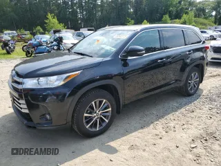 2017 Toyota Highlander XLE with VIN 5TDJZRFH9HS461668, listed as a Copart auction lot 60532375 with 82,923 mi miles and Salvage title. Bid and sale history available at DreamBid. Image 1.