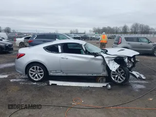 2016 Hyundai Genesis Coupe 3.8L Base with VIN KMHHT6KJ3GU132901, listed as a IAAI auction lot 41525043 with 94,012 mi miles. Bid and sale history available at carsss.com. Image 13.