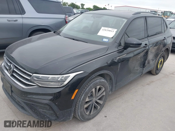 2023 Volkswagen Tiguan S z VIN 3VVRB7AX4PM046851, wystawiony jako IAAI lot #42039811 z przebiegiem 44 985 mil mil oraz . Historia ofert i sprzedaży dostępna na DreamBid. Obrazek 18.