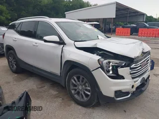2022 GMC Terrain SLT z VIN 3GKALPEV0NL312164, wystawiony jako IAAI lot #42193520 z przebiegiem 81 077 mil mil oraz . Historia ofert i sprzedaży dostępna na DreamBid. Obrazek 1.