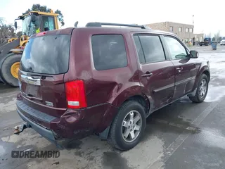2009 Honda Pilot Touring with VIN 5FNYF48959B007813, listed as a IAAI auction lot 41823645 with 200,571 mi miles and . Bid and sale history available at carsss.com. Image 4.