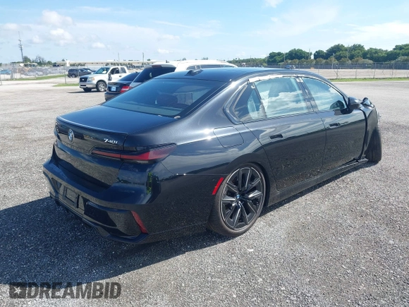 2024 BMW 7 Series 740i with VIN WBA23EH01RCR40270, listed as a IAAI auction lot 41094809 with 8,835 mi miles and . Bid and sale history available at DreamBid. Image 4.
