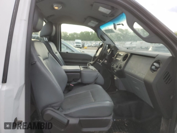 2011 Ford F-250 XL z VIN 1FDBF2A67BEC47393, wystawiony jako Copart lot #55200095 z przebiegiem 65 588 mil mil oraz Szkoda całkowita • Salvage title. Historia ofert i sprzedaży dostępna na DreamBid. Obrazek 10.