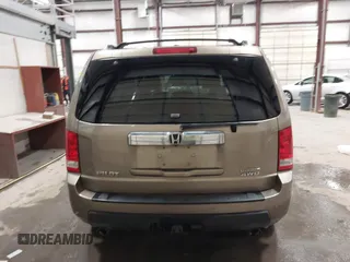 2011 Honda Pilot Touring with VIN 5FNYF4H92BB053458, listed as a IAAI auction lot 41594708 with 136,454 mi miles. Bid and sale history available at carsss.com. Image 17.