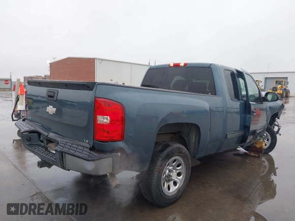 2010 Chevrolet Silverado 1500 LS with VIN 1GCSCREA5AZ176206, listed as a IAAI auction lot 41003831 with 126,617 mi miles. Bid and sale history available at carsss.com. Image 4.