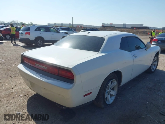 2013 Dodge Challenger SXT z VIN 2C3CDYAG7DH540656, wystawiony jako IAAI lot #41968868 z przebiegiem 110 907 mil mil oraz . Historia ofert i sprzedaży dostępna na DreamBid. Obrazek 4.