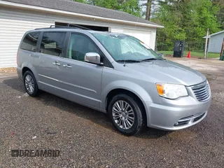 2014 Chrysler Town & Country Touring L z VIN 2C4RC1CG7ER201727, wystawiony jako IAAI lot #42163525 z przebiegiem 160 304 mil mil oraz . Historia ofert i sprzedaży dostępna na DreamBid. Obrazek 1.