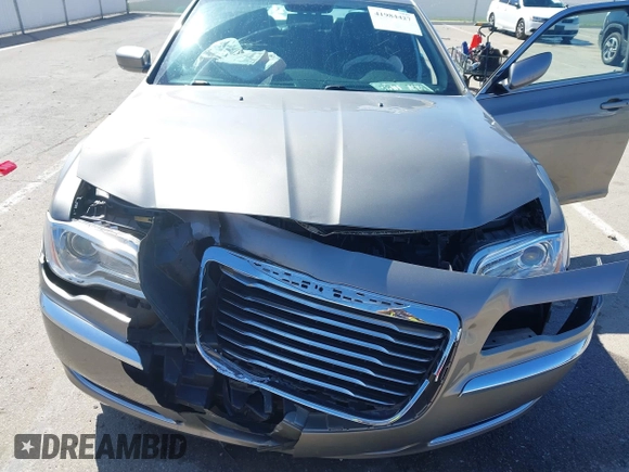 2014 Chrysler 300 z VIN 2C3CCAAGXEH335800, wystawiony jako IAAI lot #41984427 z przebiegiem 247 358 mil mil oraz . Historia ofert i sprzedaży dostępna na DreamBid. Obrazek 6.