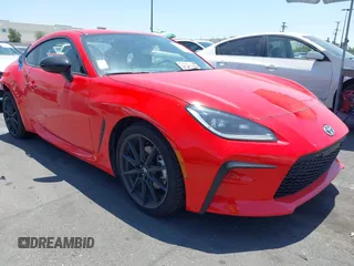 2025 Toyota 86 Premium with VIN JF1ZNBE11S8752449, listed as a IAAI auction lot 42472112 with 2,951 mi miles and . Bid and sale history available at DreamBid. Image 1.