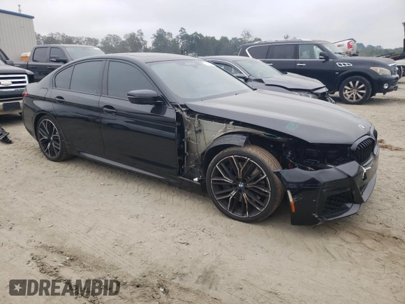 2021 BMW 5 Series M550i xDrive z VIN WBA13BK0XMCF46927, wystawiony jako Copart lot #72636684 z przebiegiem 31 044 mil mil oraz Czysty tytuł • Clean title. Historia ofert i sprzedaży dostępna na DreamBid. Obrazek 4.