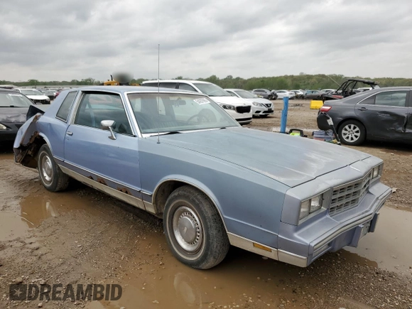 1984 Chevrolet Monte Carlo z VIN 1G1AZ37H3ER221496, wystawiony jako Copart lot #54297665 z przebiegiem 91 351 mil mil oraz Szkody całkowita. Historia ofert i sprzedaży dostępna na DreamBid. Obrazek 4.