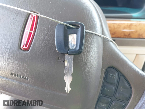 1999 Lincoln Continental с VIN 1LNHM97V8XY686521, выставлен на аукционе IAAI как лот 41681027 с пробегом 144 407 миль миль и . История ставок и продаж доступна на DreamBid. Изображение 11.