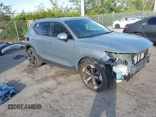 2021 Volvo XC40 Momentum z VIN YV4AC2HK6M2425002, wystawiony jako IAAI lot #41434936 z przebiegiem 43 734 mil mil oraz . Historia ofert i sprzedaży dostępna na DreamBid. Obrazek 1.