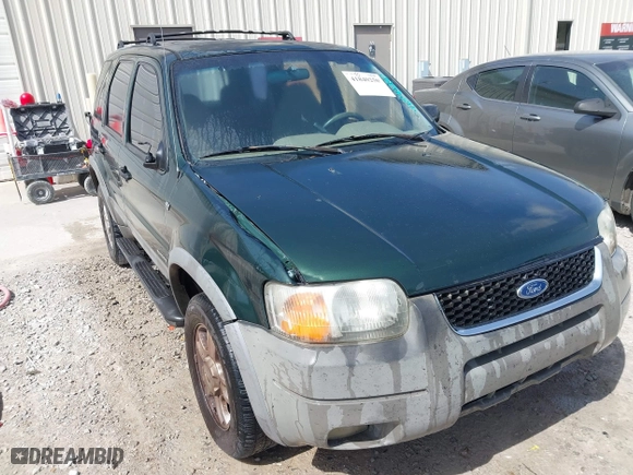 2001 Ford Escape XLT with VIN 1FMYU03141KB92083, listed as a IAAI auction lot 41840250 with 221,444 mi miles. Bid and sale history available at carsss.com. Image 6.
