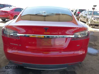 2013 Tesla Model S with VIN 5YJSA1DN8DFP25774, listed as a IAAI auction lot 41998095 with 135,671 mi miles and . Bid and sale history available at carsss.com. Image 17.