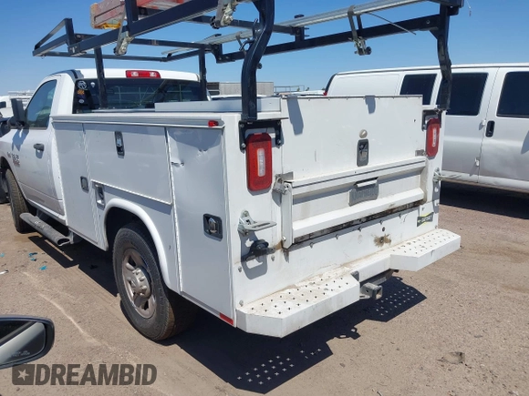 2018 Ram 2500 Tradesman z VIN 3C7WR4AJ8JG293547, wystawiony jako IAAI lot #42474445 z przebiegiem 121 406 mil mil oraz . Historia ofert i sprzedaży dostępna na DreamBid. Obrazek 3.