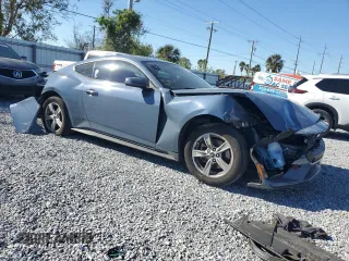 2024 Ford Mustang EcoBoost z VIN 1FA6P8TH3R5118832, wystawiony jako Copart lot #48633515 z przebiegiem 23 426 mil mil oraz Szkoda całkowita • Salvage title. Historia ofert i sprzedaży dostępna na DreamBid. Obrazek 4.