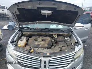 2015 Lincoln MKC z VIN 5LMCJ1A95FUJ20349, wystawiony jako IAAI lot #41695129 z przebiegiem 140 878 mil mil oraz . Historia ofert i sprzedaży dostępna na DreamBid. Obrazek 10.