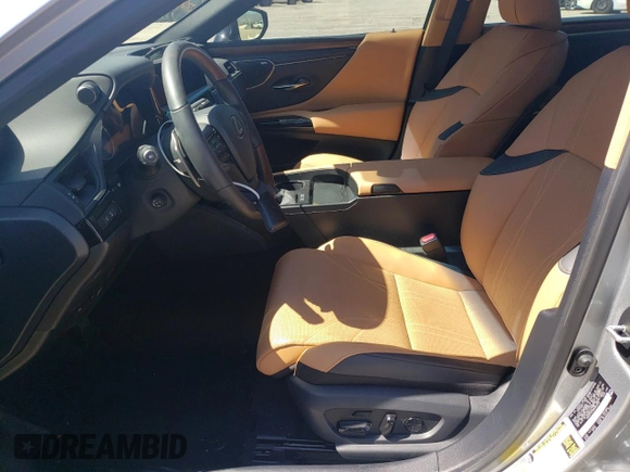 2024 Lexus ES 300h Luxury с VIN 58AEA1C19RU040178, выставлен на аукционе Copart как лот 49737815 с пробегом 17 750 миль миль и Списание • Salvage title. История ставок и продаж доступна на DreamBid. Изображение 7.