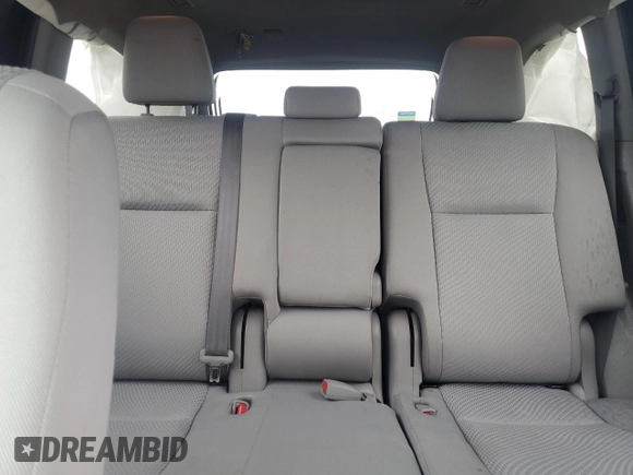 2019 Toyota Highlander LE z VIN 5TDBZRFH4KS701267, wystawiony jako Copart lot #58402555 z przebiegiem 107 147 mil mil oraz Szkoda całkowita • Salvage title. Historia ofert i sprzedaży dostępna na DreamBid. Obrazek 10.