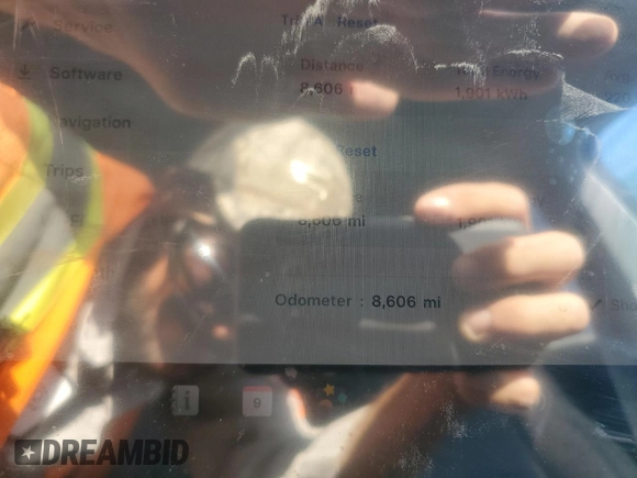2024 Tesla Model Y с VIN 7SAYGDED4RA329638, выставлен на аукционе Copart как лот 54562525 с пробегом 8 606 миль миль и Списание • Salvage title. История ставок и продаж доступна на DreamBid. Изображение 9.