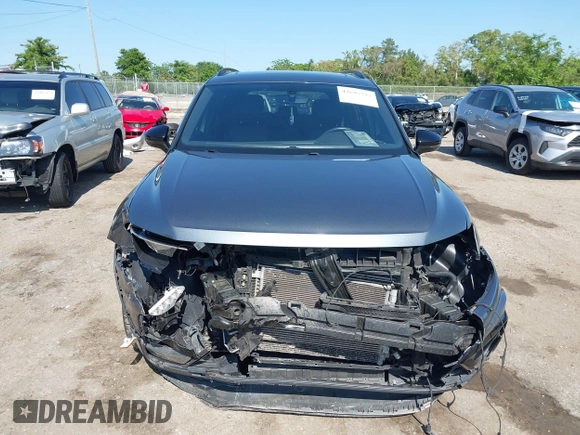 2020 Volkswagen Tiguan SE with VIN 3VV3B7AX3LM176300, listed as a IAAI auction lot 42004744 with 86,074 mi miles and . Bid and sale history available at DreamBid. Image 12.