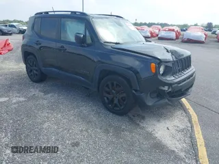 2018 Jeep Renegade Latitude with VIN ZACCJABB7JPJ44622, listed as a IAAI auction lot 40818647 with 101,137 mi miles. Bid and sale history available at carsss.com. Image 1.