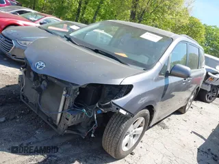 2011 Toyota Sienna LE AAS z VIN 5TDKK3DC3BS112980, wystawiony jako IAAI lot #42053582 z przebiegiem 232 404 mil mil oraz . Historia ofert i sprzedaży dostępna na DreamBid. Obrazek 22.