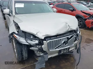 2017 Volvo XC90 Inscription with VIN YV4A22PL1H1112366, listed as a IAAI auction lot 41910218 with 67,771 mi miles. Bid and sale history available at carsss.com. Image 6.