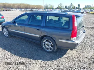 2004 Volvo V70 with VIN YV1SW59V042365432, listed as a IAAI auction lot 42042426 with 211,469 mi miles. Bid and sale history available at carsss.com. Image 3.